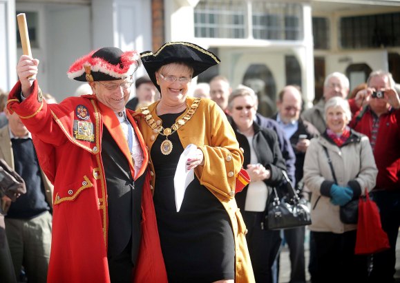 Percy is greeted by the mayor Percy is greeted by the mayor