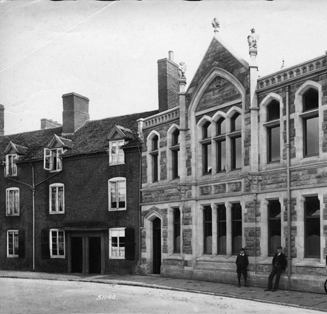 Housing to the side of the old library in Walker St - since demolished
