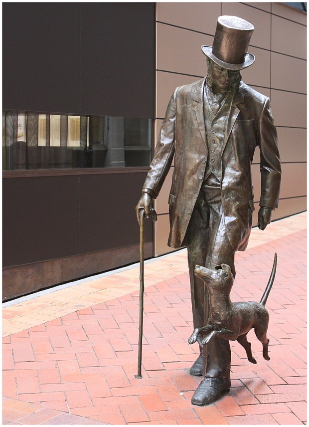 A contemporary statue of Plimmer and his dog, Fritz